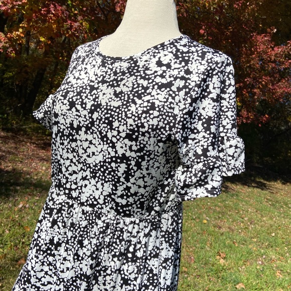 B&W Maxi Dress - Picture 2 of 6